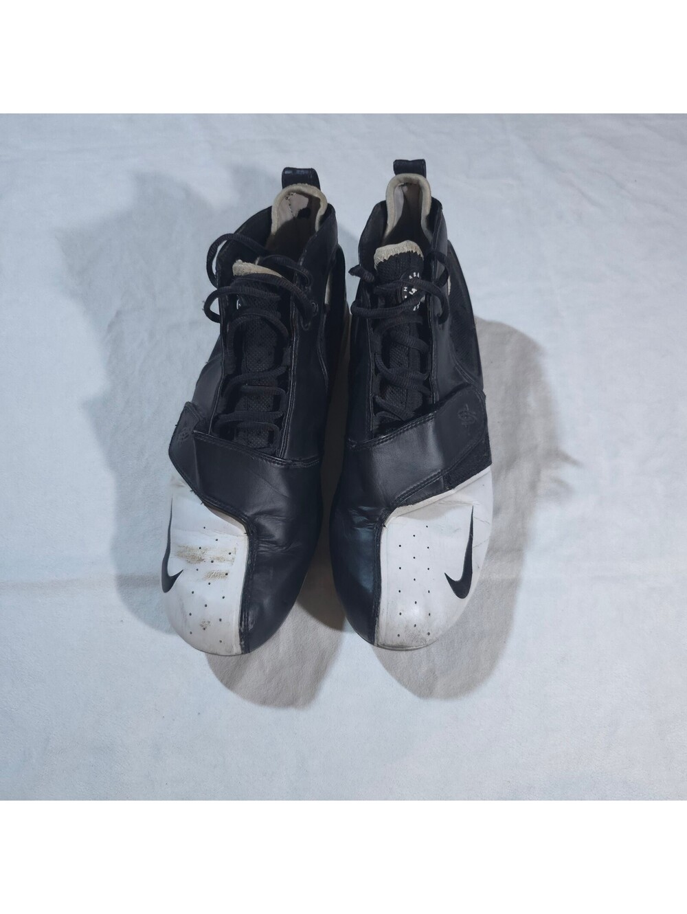 Nike Huarache Football Cleats Black and White Size 10